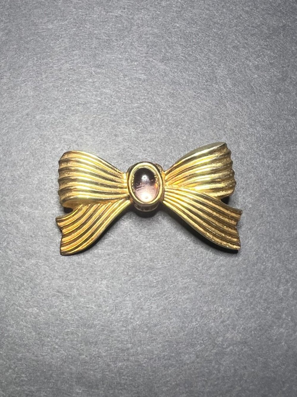 Vintage Gold Tone Ribbed Bow w/ Pink Glass Cabochon Pin Brooch 1.58 x 1"